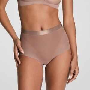 🌷SPANX Supersmooth Cheeky Hipster